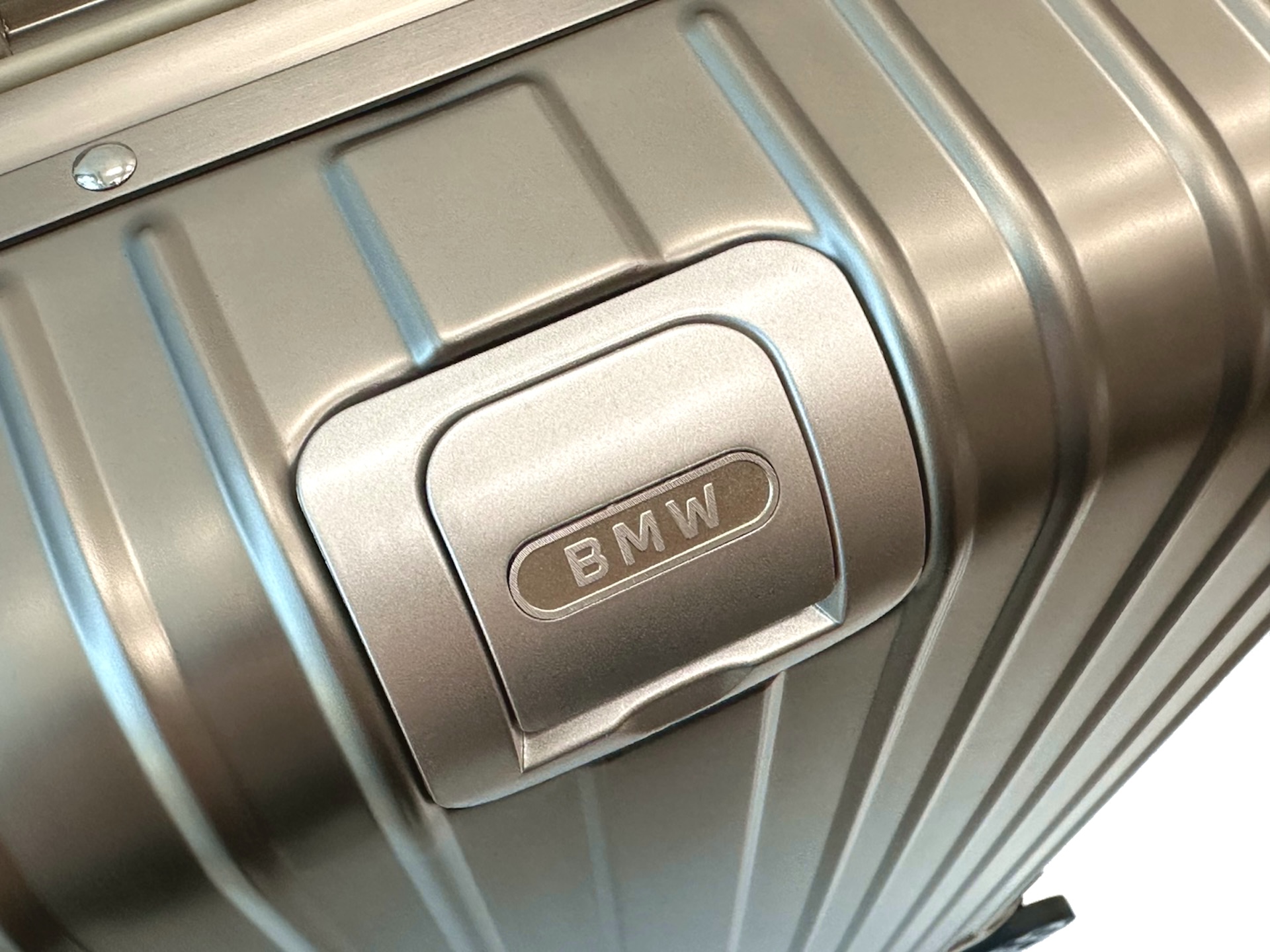 럭셔리 여행 캐리어, 고급 자동차 프로모션 콜라보 제작 후기