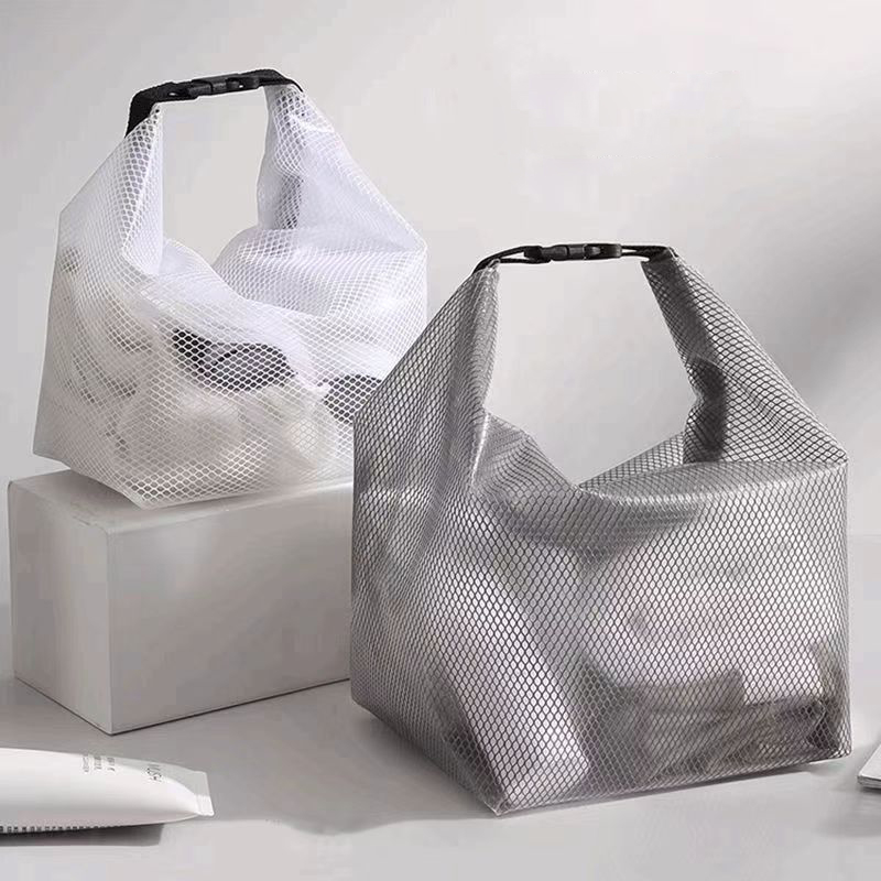 화이트와 그레이 반투명 메쉬 방수 용품 가방