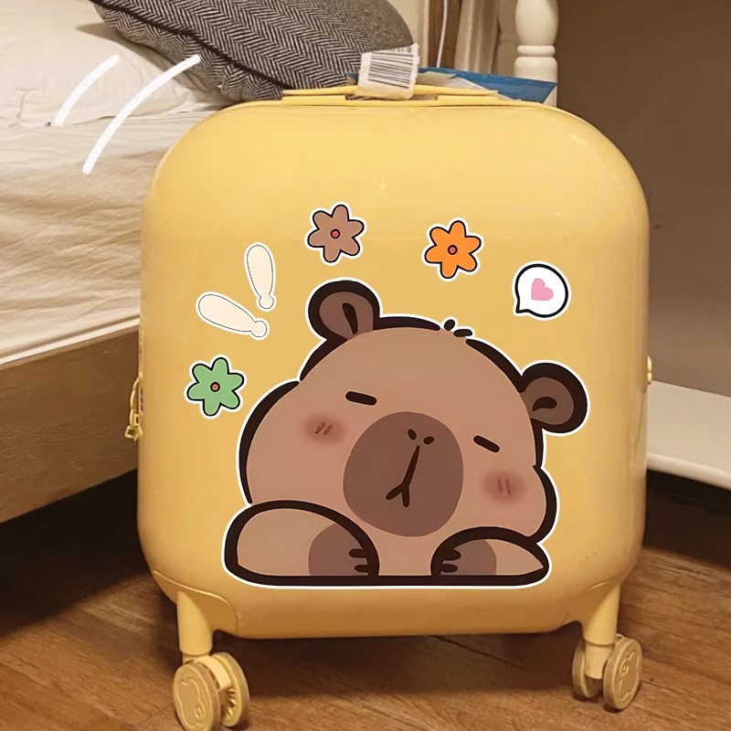 캐리어에 포인트로 붙인 큰 데코 스티커